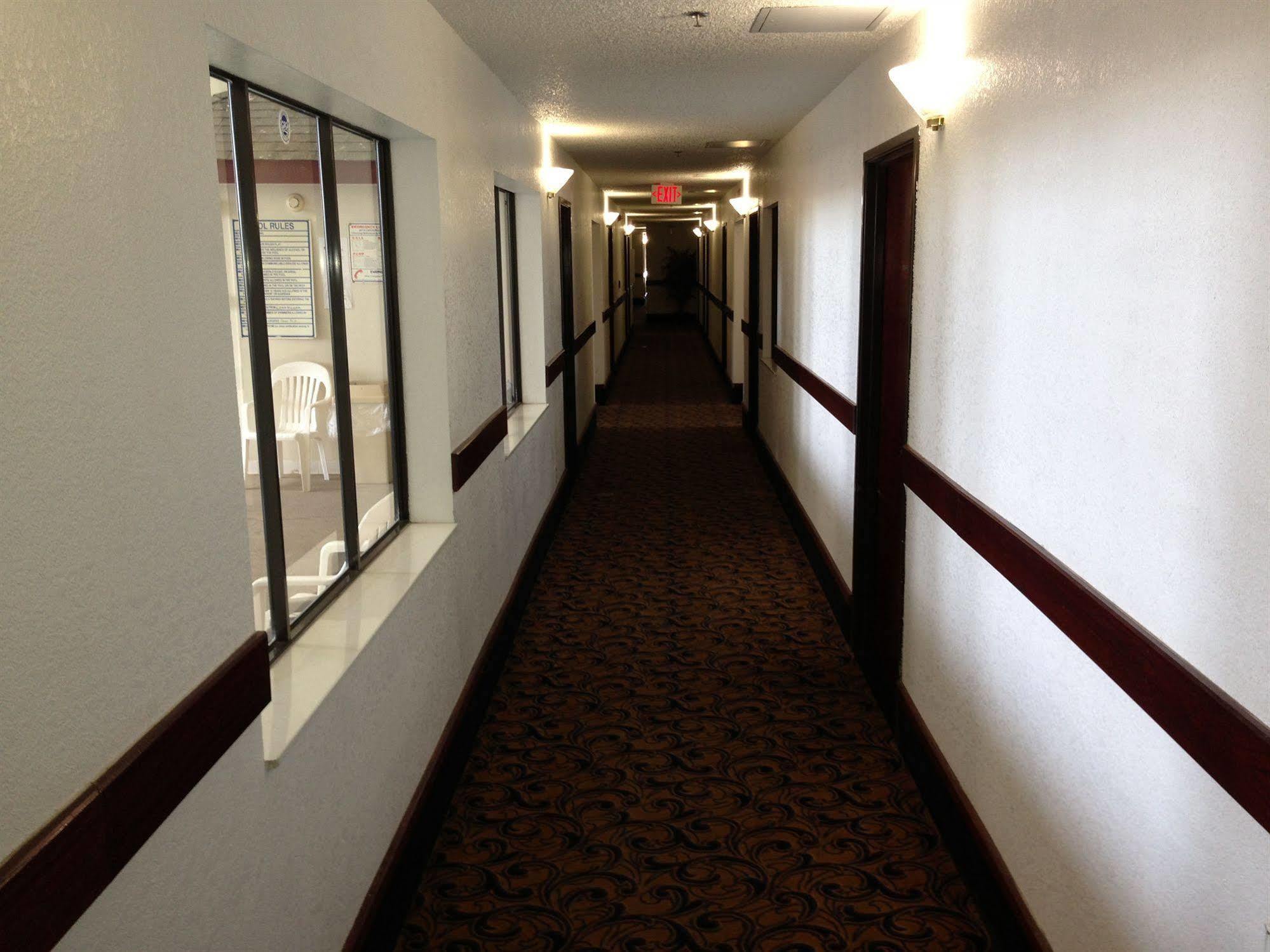 Brentwood Inn & Suites Hobbs Exterior photo